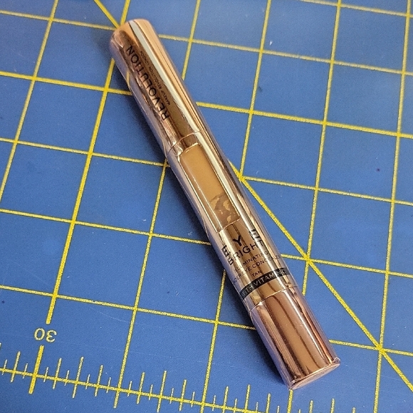 Revolution Concealer Tan Eye Bright Vit C Illuminating 3ml New - Picture 1 of 5